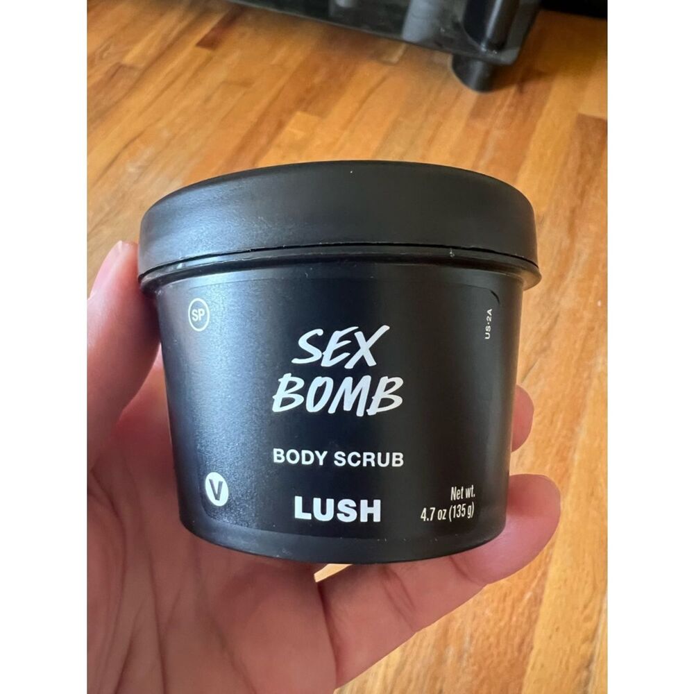 LUSH Sex Bomb Body Scrub - 4.7 oz BRAND NEW DISCONTINUED